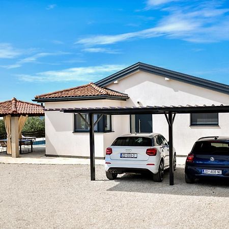 Wonderful Holiday House Bruno With Heated Pool 扎达尔 外观 照片