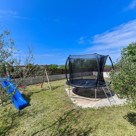 Wonderful Holiday House Bruno With Heated Pool 扎达尔 外观 照片