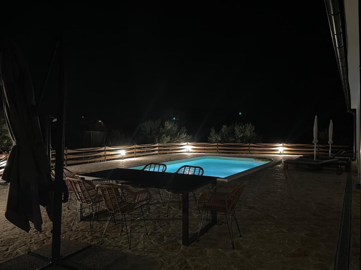 Wonderful Holiday House Bruno With Heated Pool 扎达尔 外观 照片
