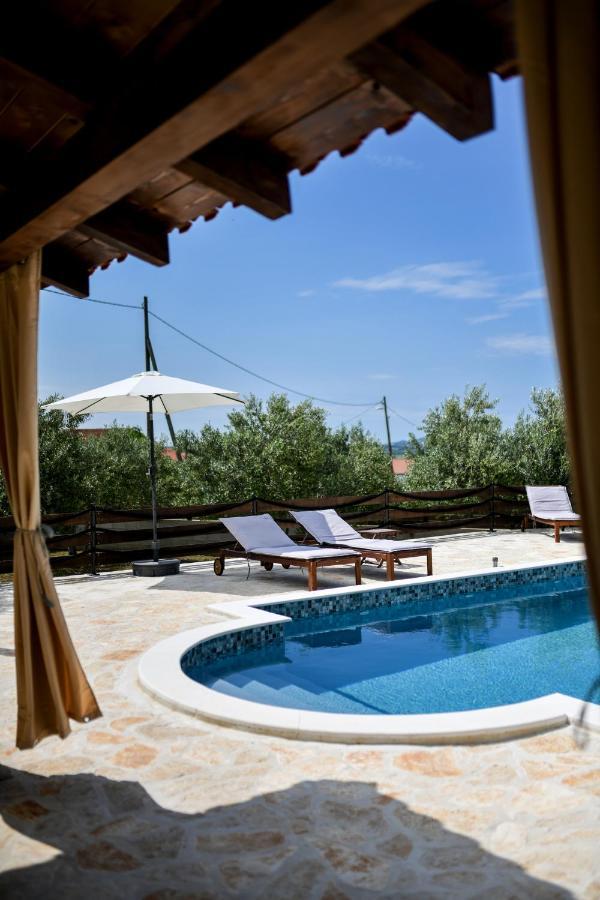 Wonderful Holiday House Bruno With Heated Pool 扎达尔 外观 照片