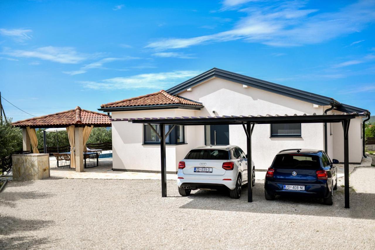 Wonderful Holiday House Bruno With Heated Pool 扎达尔 外观 照片