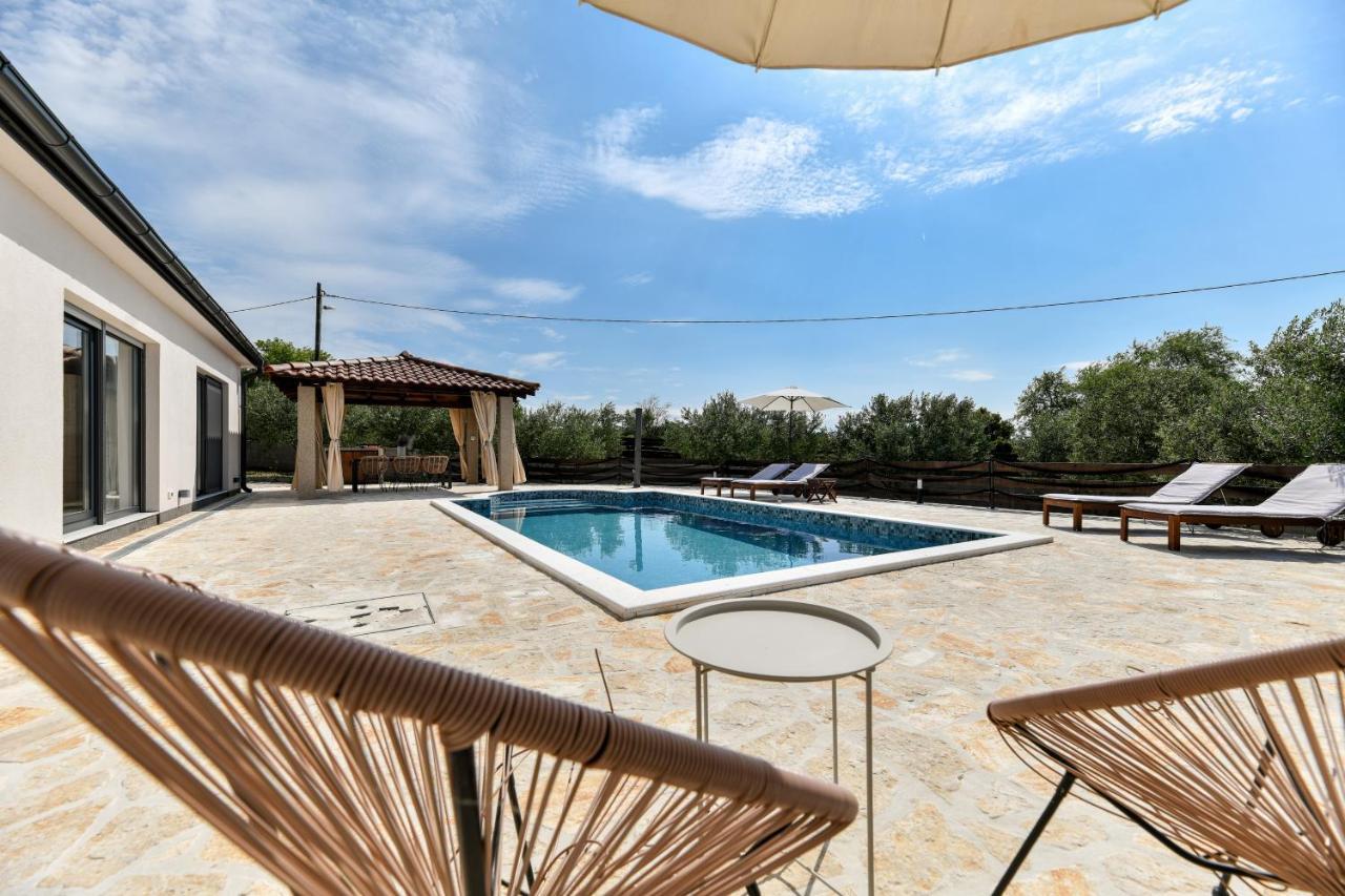 Wonderful Holiday House Bruno With Heated Pool 扎达尔 外观 照片
