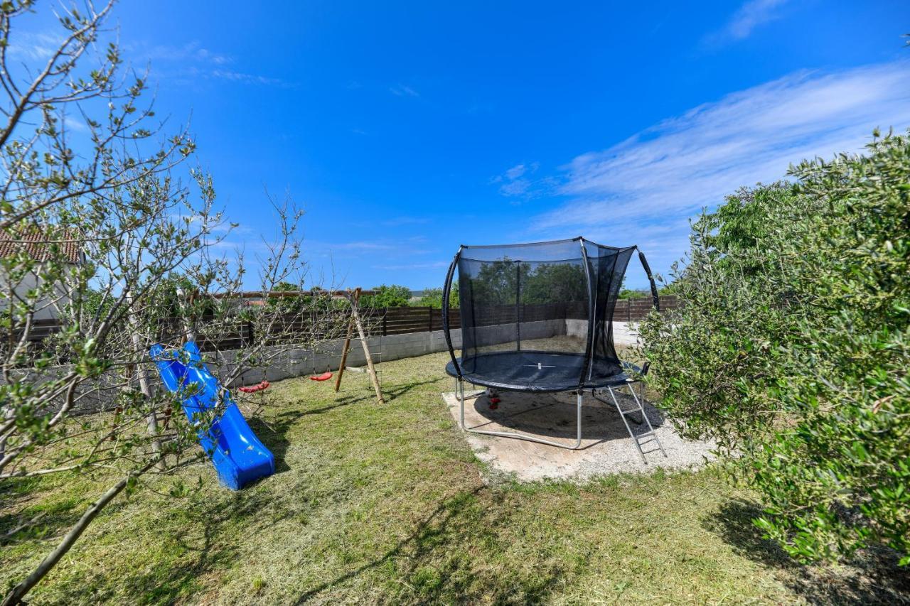 Wonderful Holiday House Bruno With Heated Pool 扎达尔 外观 照片